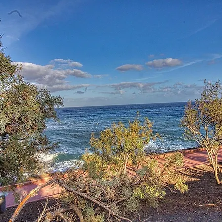 In With Stunning Sea Views, Cleaning Included