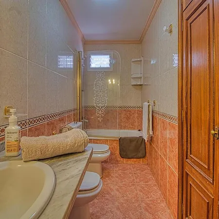 In With Stunning Sea Views, Cleaning Included Radazul