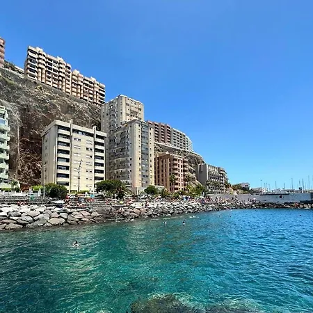 In With Stunning Sea Views, Cleaning Included Apartman *
